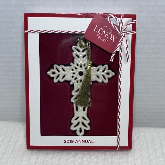 NIB Lenox 2019 Annual Snow Fantasies Cross Christmas / Holiday Ornament - Picture 1 of 7